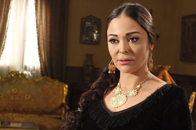 داليا البحيري .. ملكة جمال ونجمة سينما مصرية لا تنسى