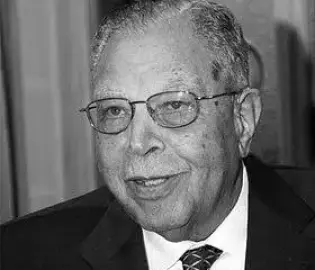 مصطفى كمال طلبة